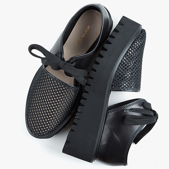 Amazing Flatform Black Sandal - Picture 1 of 6
